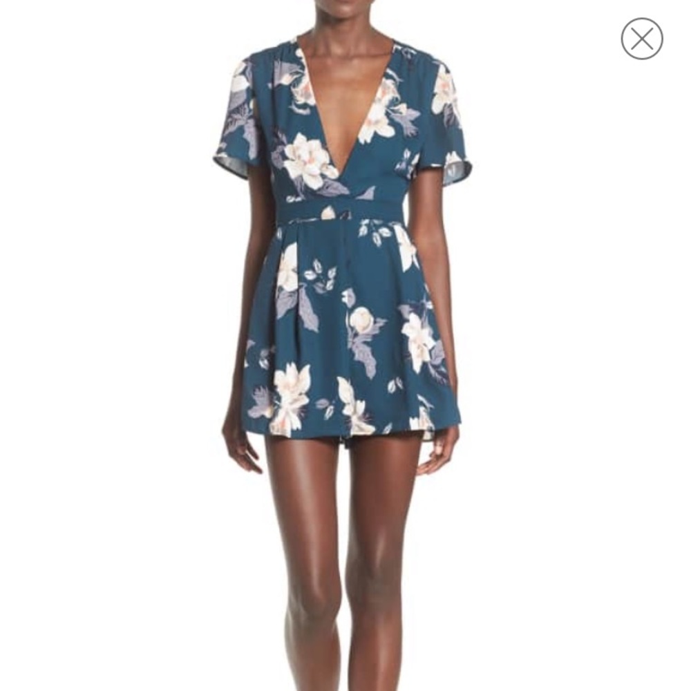 Nordstrom ASTR floral print low v neck romper